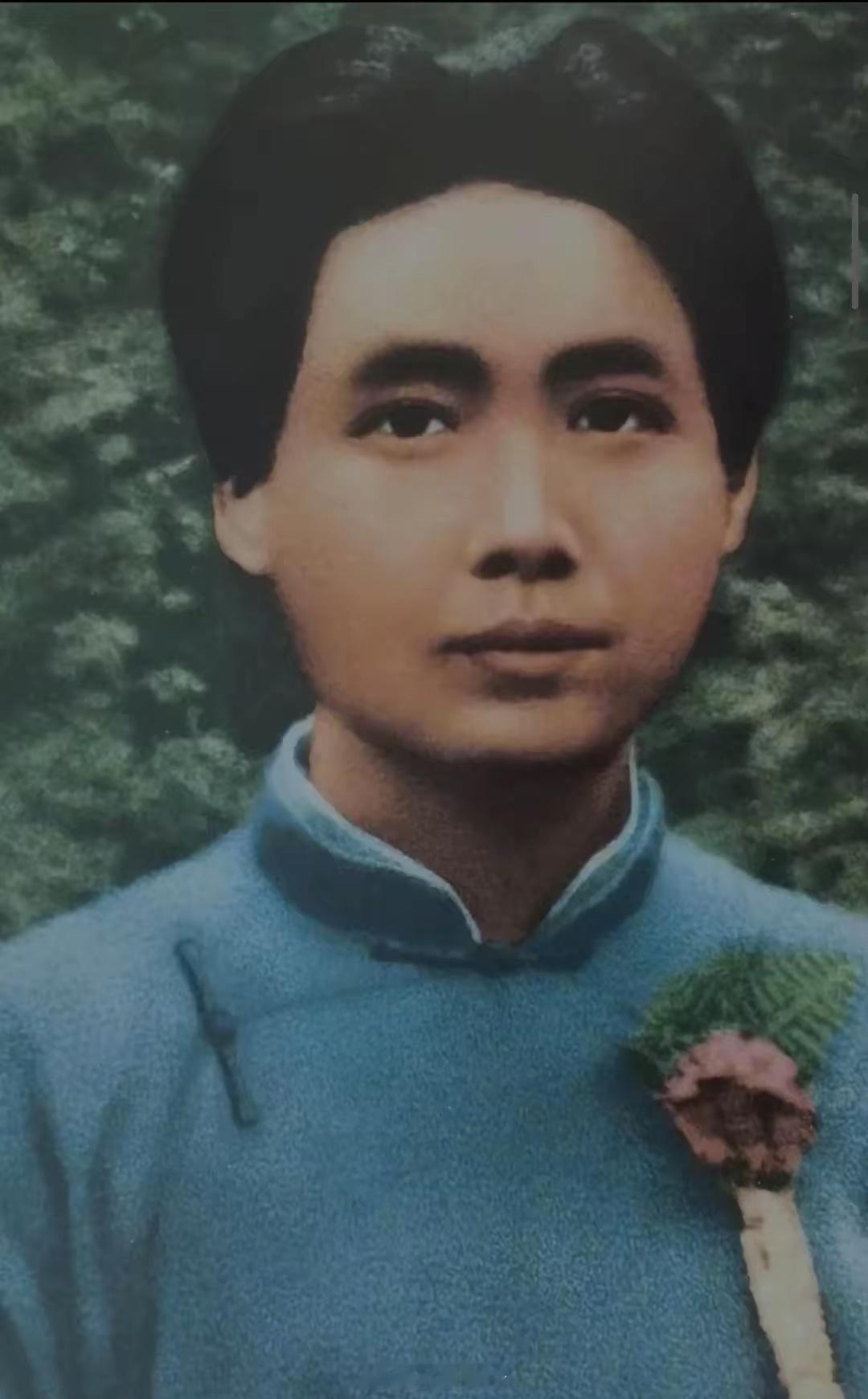 毛主席31岁时的照片，拍摄于1924年的上海，真的太帅了，吉人天相！ 