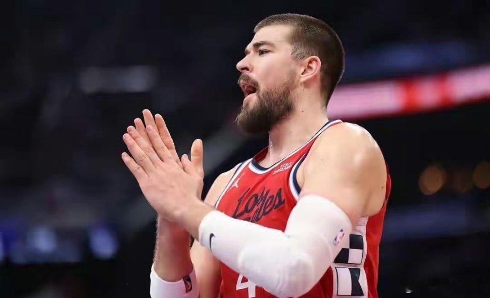 交易动态：快船有意特雷杨，祖巴茨接近被交易距离本赛季NBA交易截止日还剩整整一个