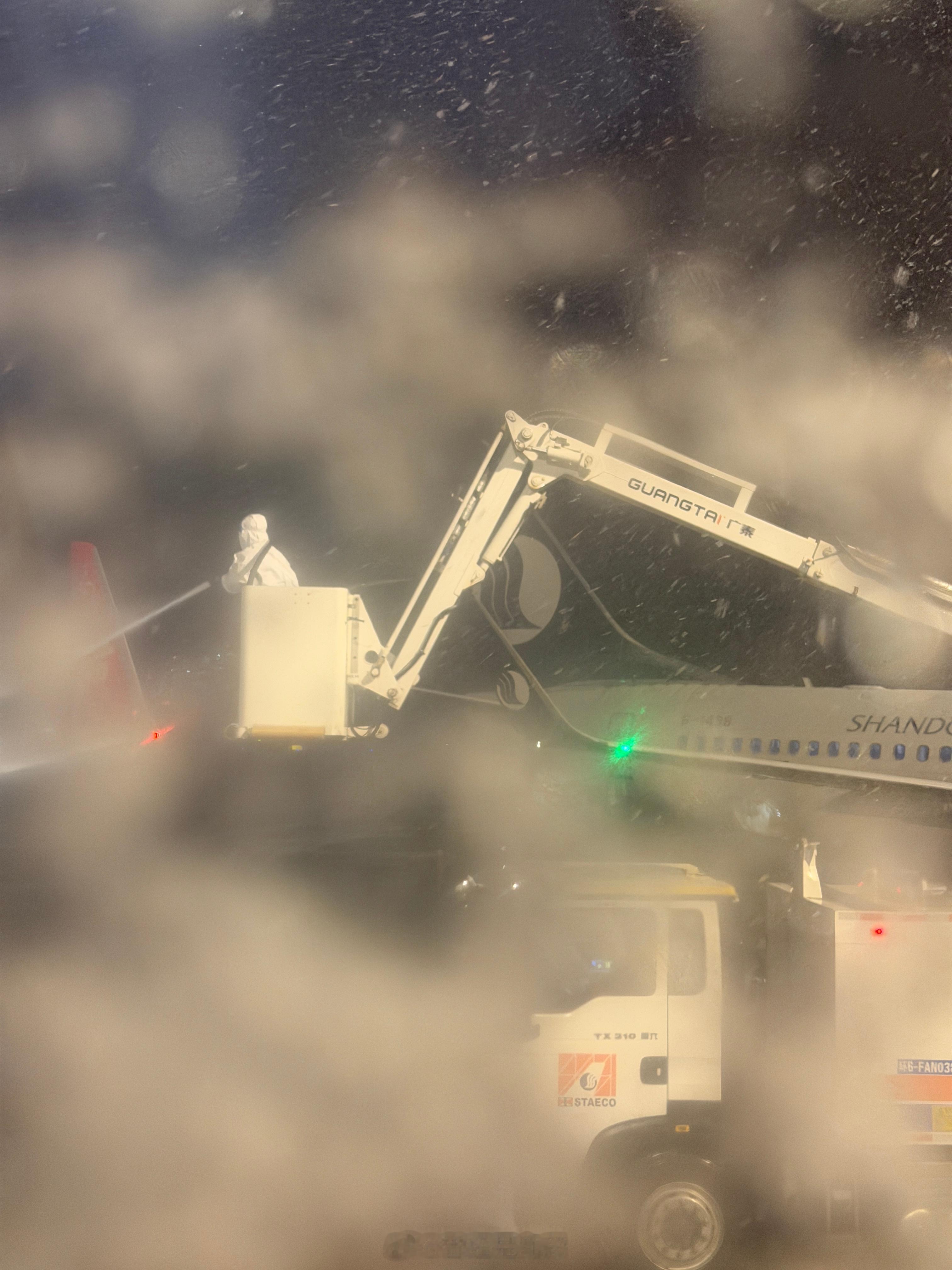 我表示深航不行，山航都飞走了，它还在除雪cihe中国国际耳机展一起来逛耳机展20