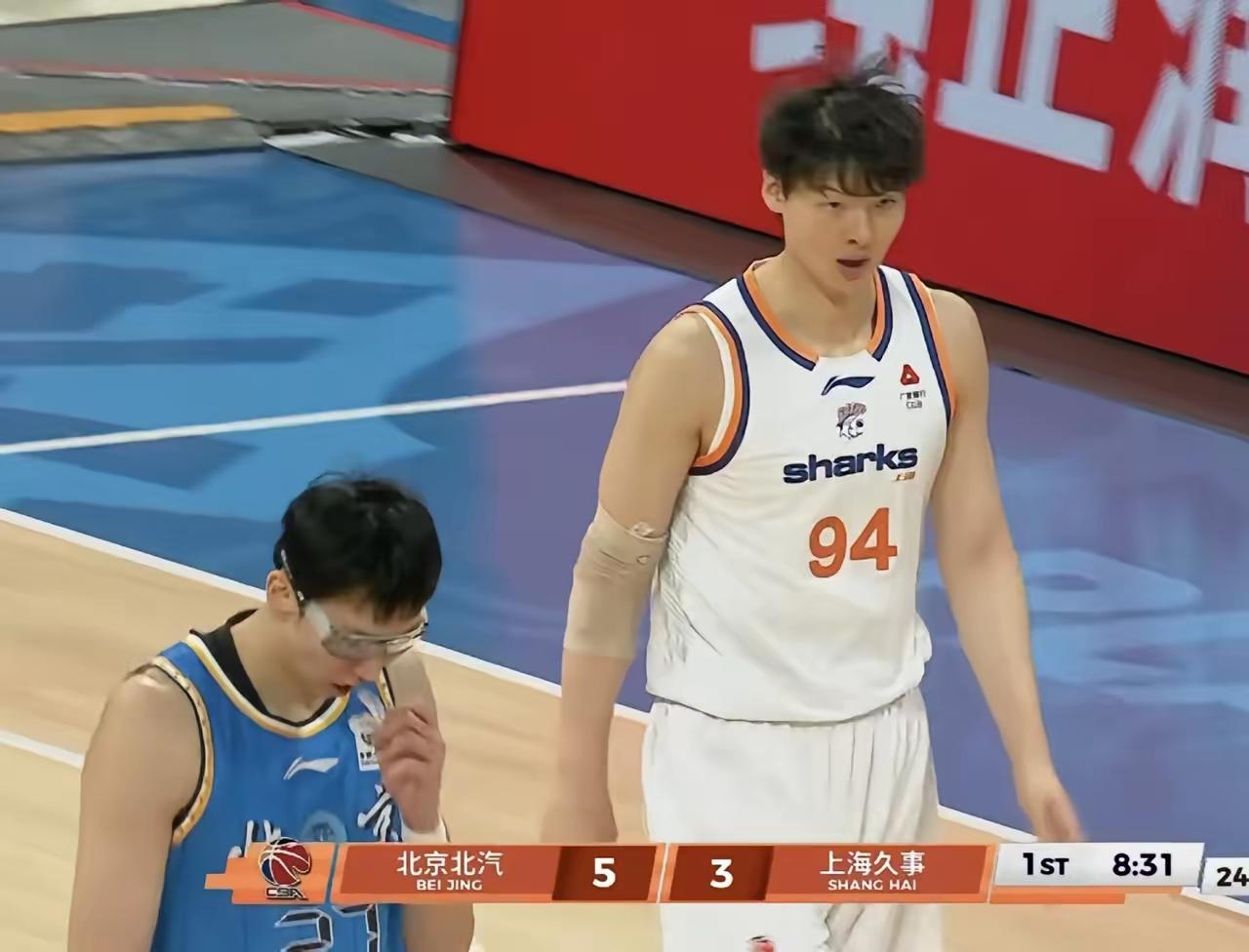 周琦被王哲林完爆，北京外援被上海久事外援完爆，北京北汽还想着夺冠……？

北京北
