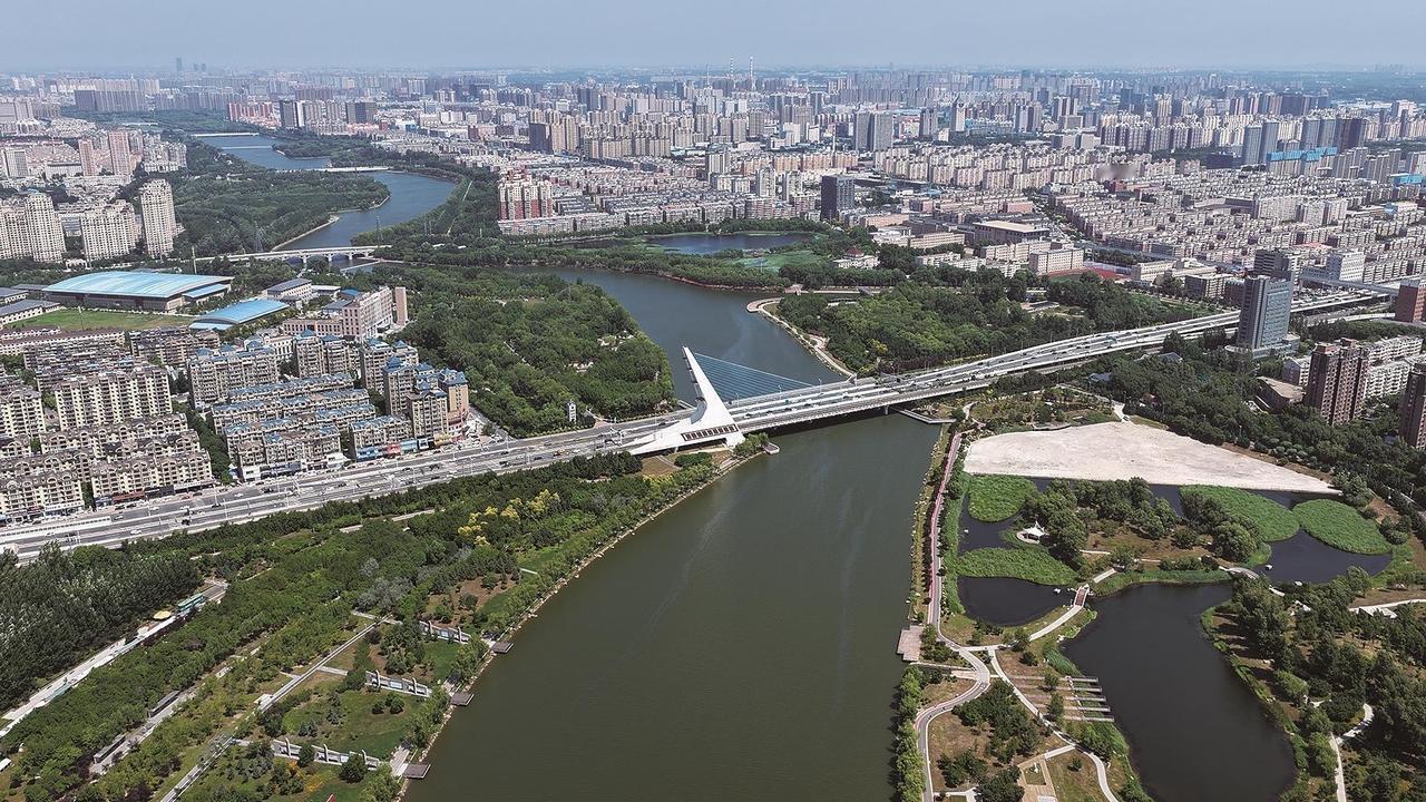 长春市具有哪些优势呢?
长春作为吉林省省会、东北亚区域核心城市之一，拥有‌产业根