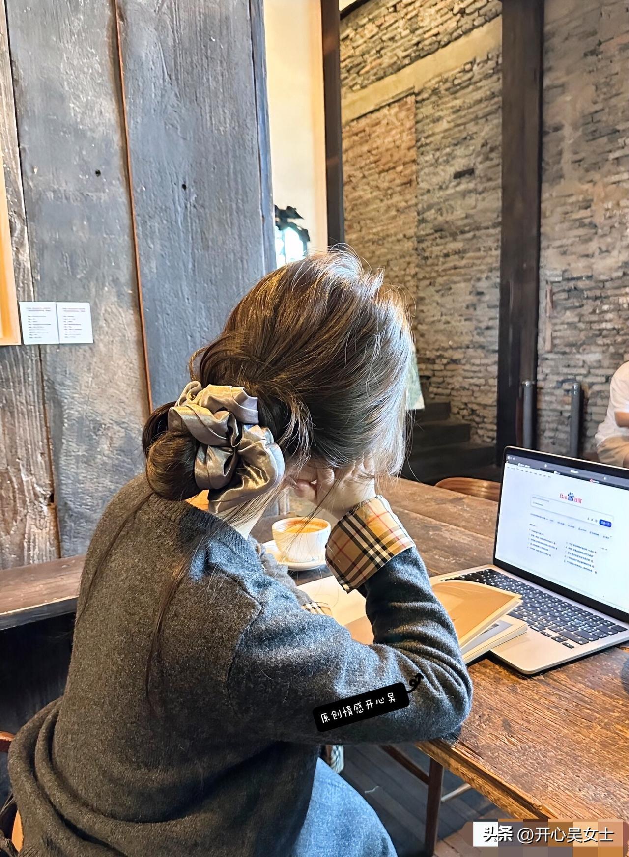 吃个午饭差点没打起来，他说我脑袋让驴踢了，你说气人不？
本来做午饭时挺高兴的，做