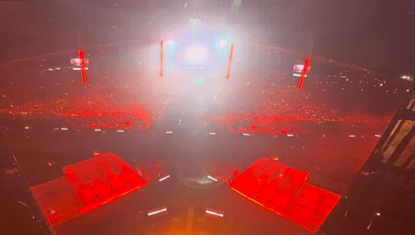 华晨宇20米高空站桩直播 高空挑战再升级！20米高度手持直播，一镜到底完成表演。