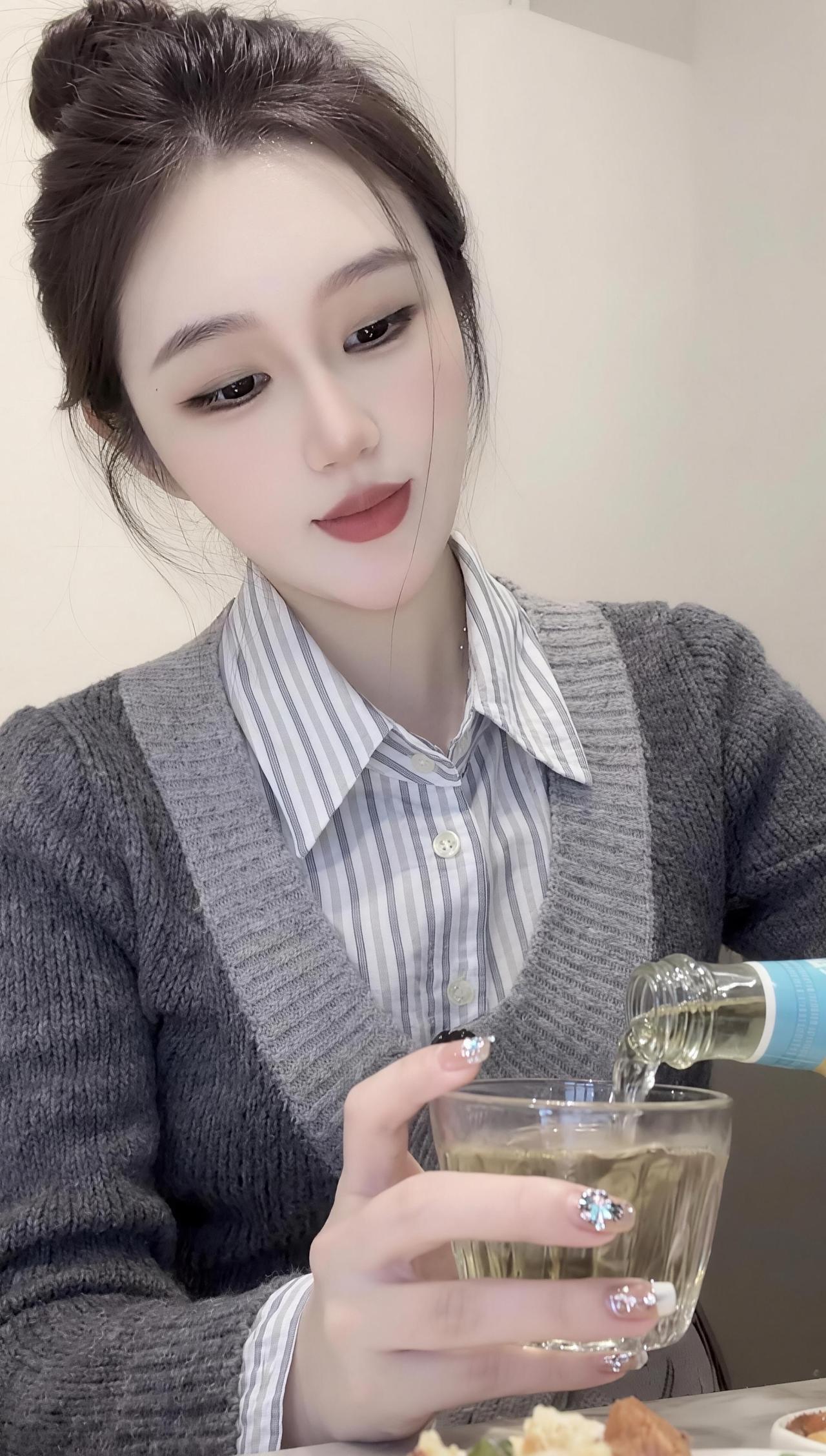 该你遇到的人你躲不掉。该你经历的劫你逃不了。所谓人生就是听不完的谎言，看不透的人