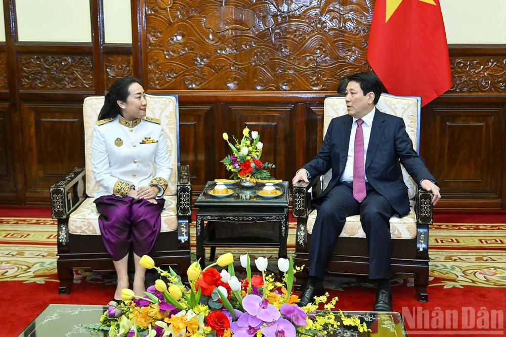 在越南主席府，梁强接受柬埔寨驻越特命全权大使索帕拉特递交国书。从现场可以看到，索