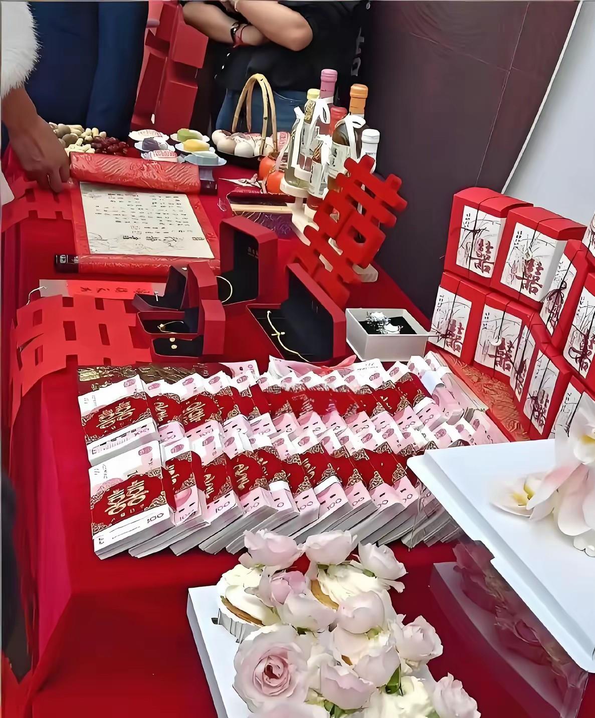 现在娶媳妇真的是太不容易了啊，光订婚和彩礼都要几十万啊，真的是普通家庭可怎么挣够