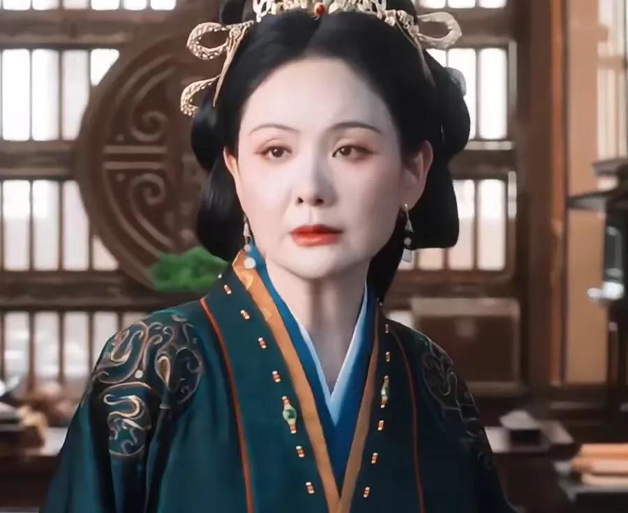 程莉莎确实显老了，但也看得出婚姻幸福，郭晓冬应该很宠她，在《雀骨》里面程莉莎饰演