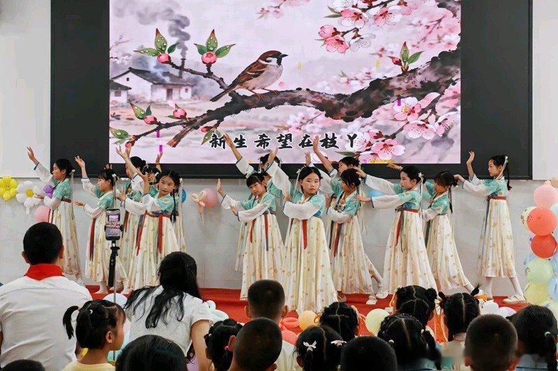 房县校园 门古寺镇河兴小学：向阳花开庆六一 童心逐梦绽芳华房县十堰爆料校园生活 