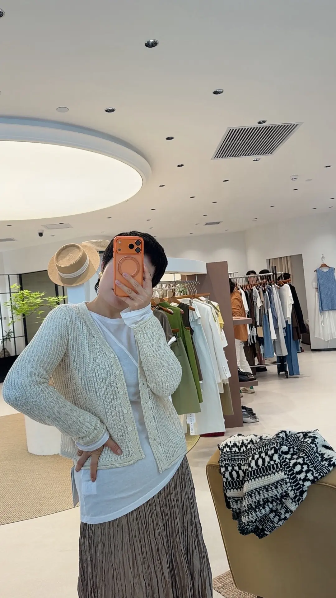 天气回冷，今天这件T恤卖爆啦，姐妹们基本人手两件