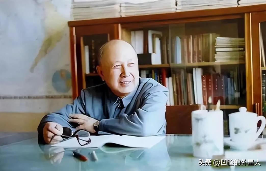 1955年，钱学森回国后，中科院每月给他发350元人民币，后来增聘为院士后，每月