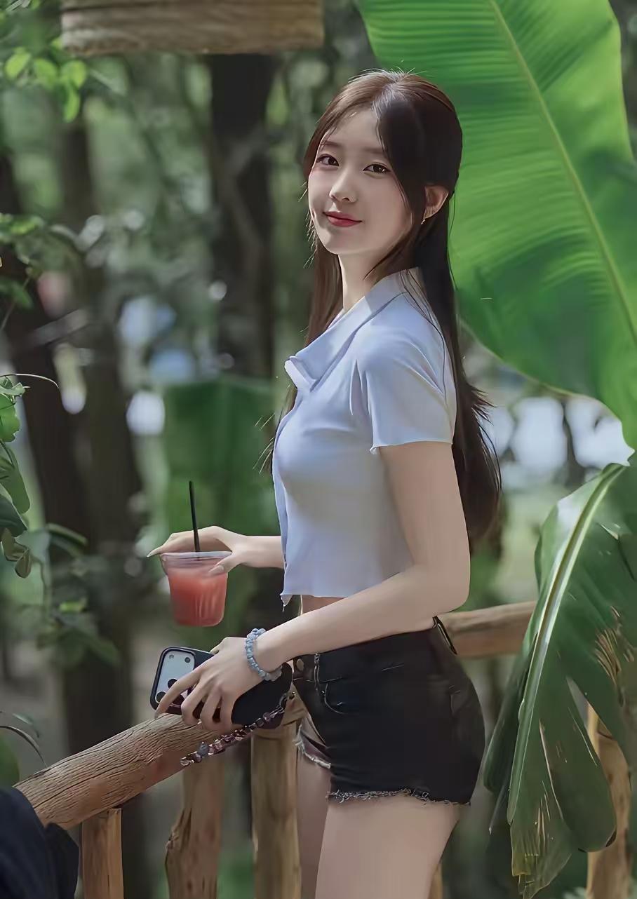 娶老婆千万不要娶太漂亮的
很多漂亮的女人，多半都是多情种，你喜欢的别人也喜欢，当