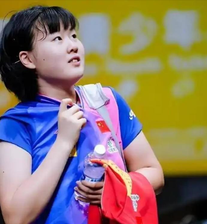 谁能想到，就在张本美和刚在重庆捧起冠军奖杯的同一周，一个15岁的青岛小姑娘在欧洲