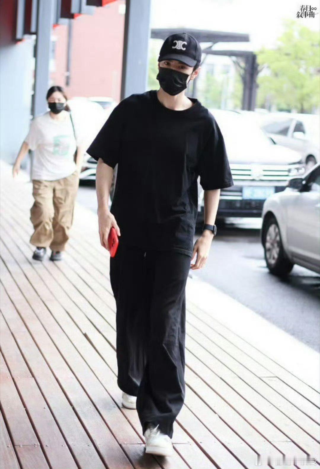 吴谨言、陈哲远进组古装剧《御廷谣 》剧组围读，状态看起来都还挺好 ​​​