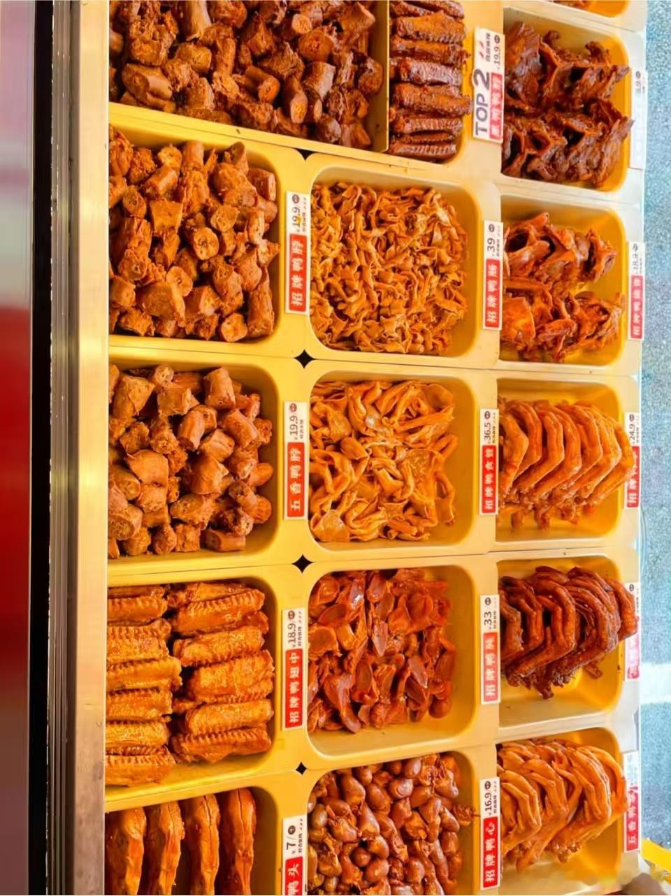 绝味现在竟然也有盖饭？还记得读书那会儿超爱吃绝味，一周必吃一次，别提有多满足了。