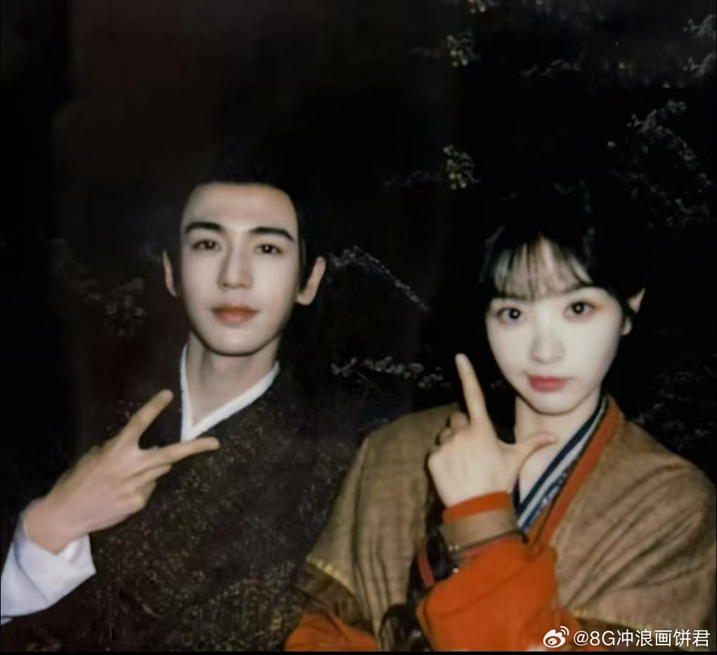 张凌赫田曦薇前后脚发了vlog张凌赫田曦薇都吃了麻婆豆腐田曦薇：麻婆豆腐。张凌赫