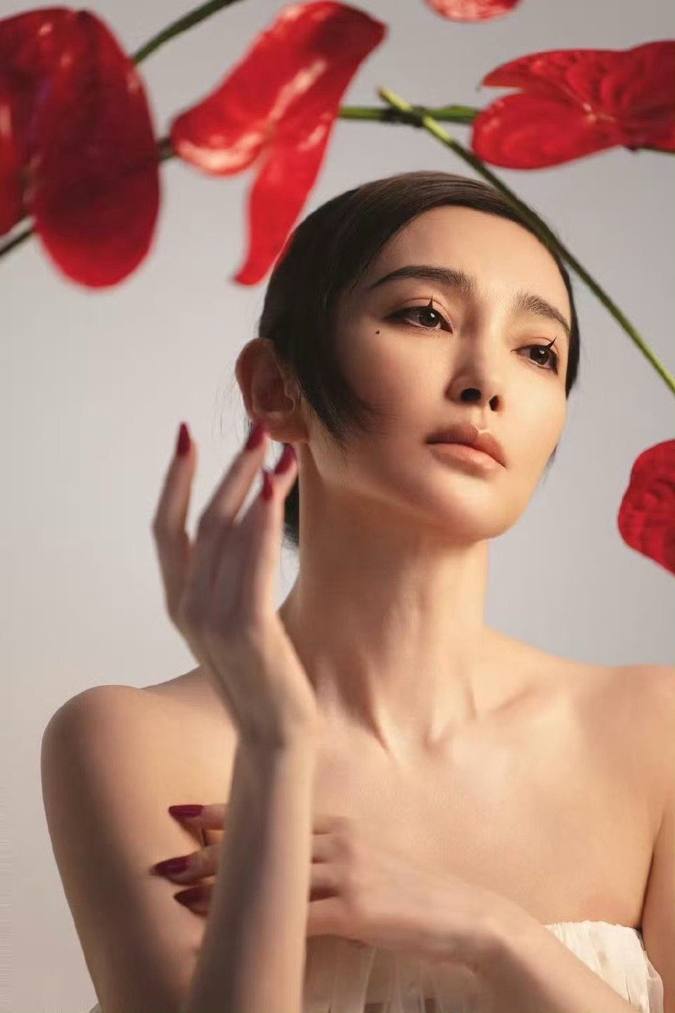 李冰冰三月三刊三副面孔 三刊三封面三副面孔，李冰冰用实力证明什么叫大花水准。每一