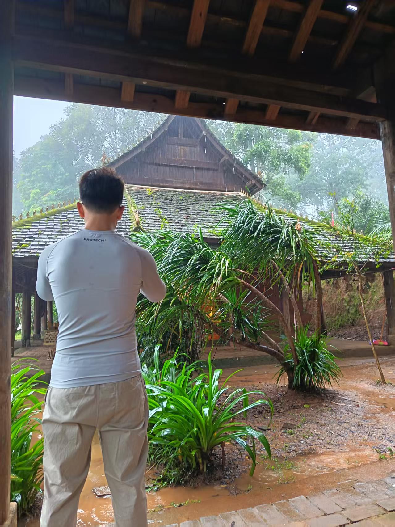 夏季在云南旅行就是一场豪赌，有雨也要冲。不要看小某书上那些哔哔地震了暴雨了塌方了