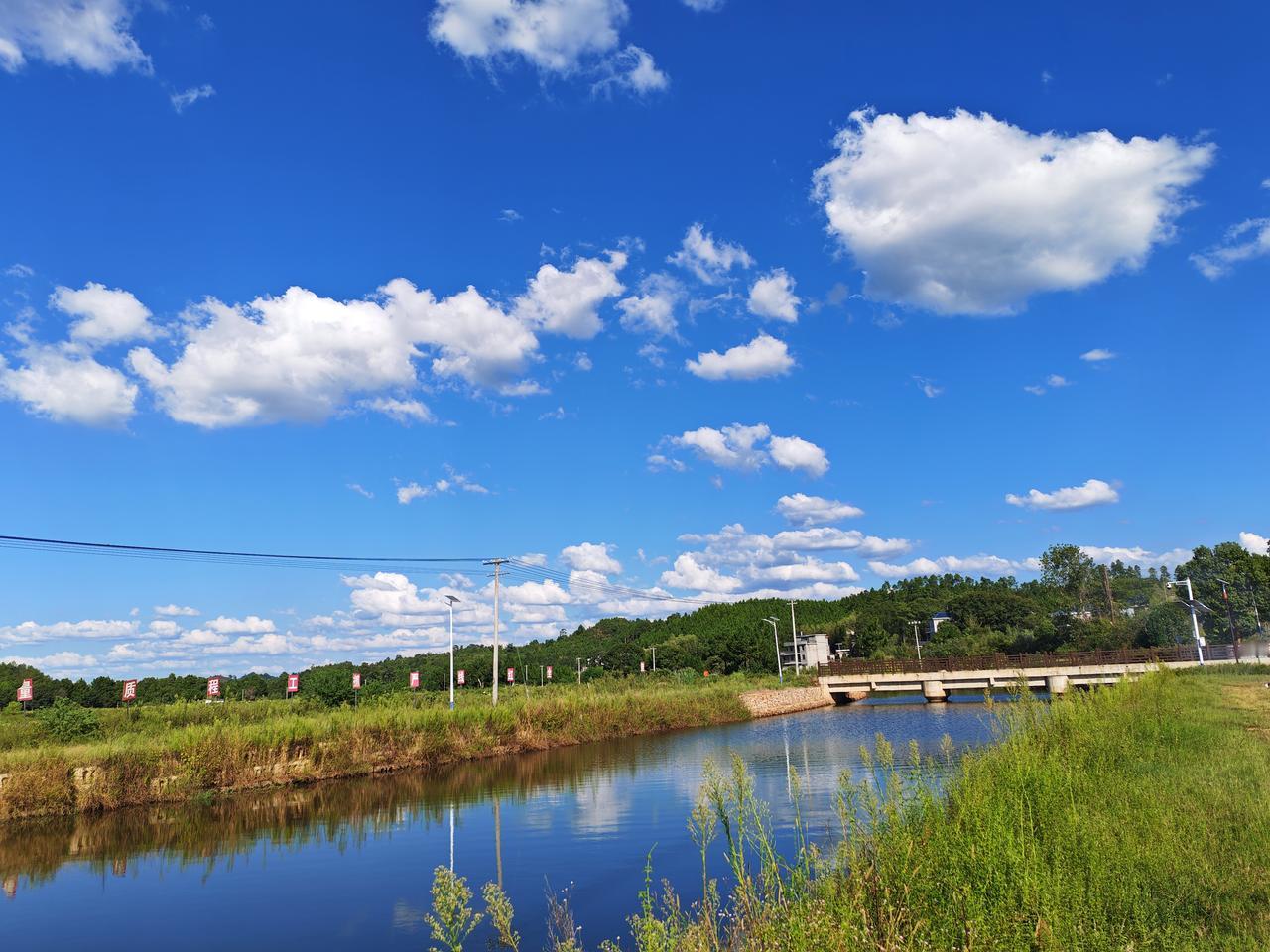 分享一张相册里随手拍的天空