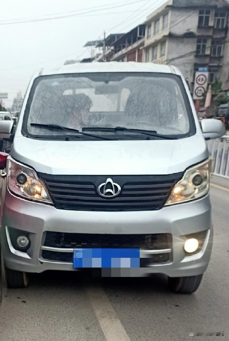 今天去加了200元92汽油，价格为每升7.65元，折算下来加了26升多一点，记得