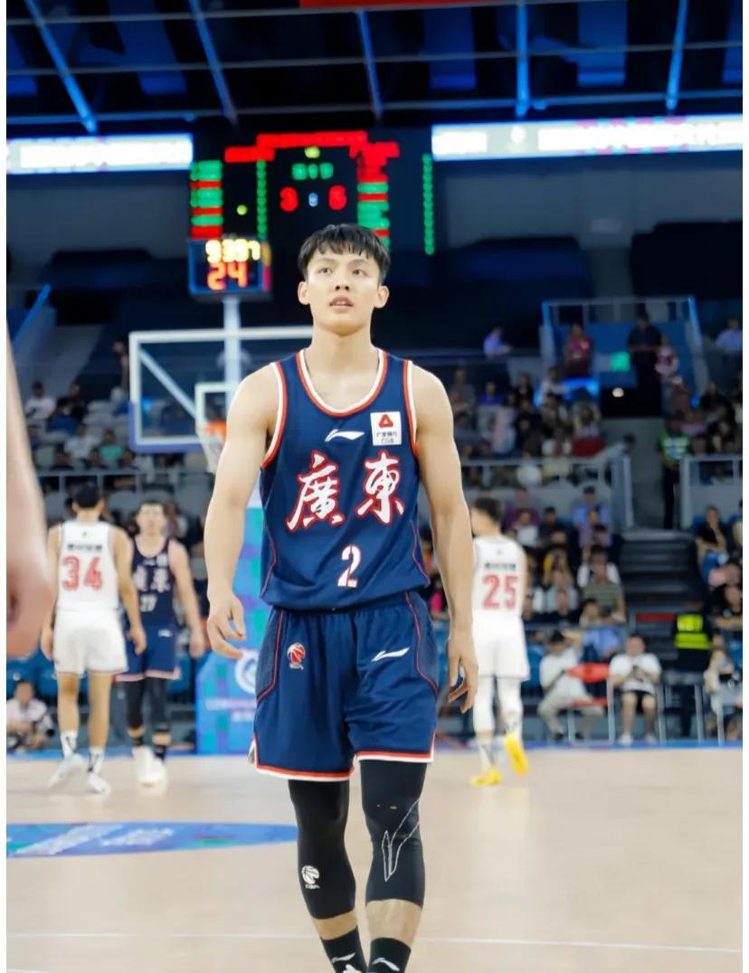 为什么徐杰的外号叫“徐中锋”?提问:徐杰的外号为什么叫徐中锋?

回答:按照道理