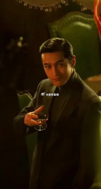 细腻的情感，无微不至的关怀。巨蟹座的男子，天生具有长辈式的爱的光辉，他们对伴侣的