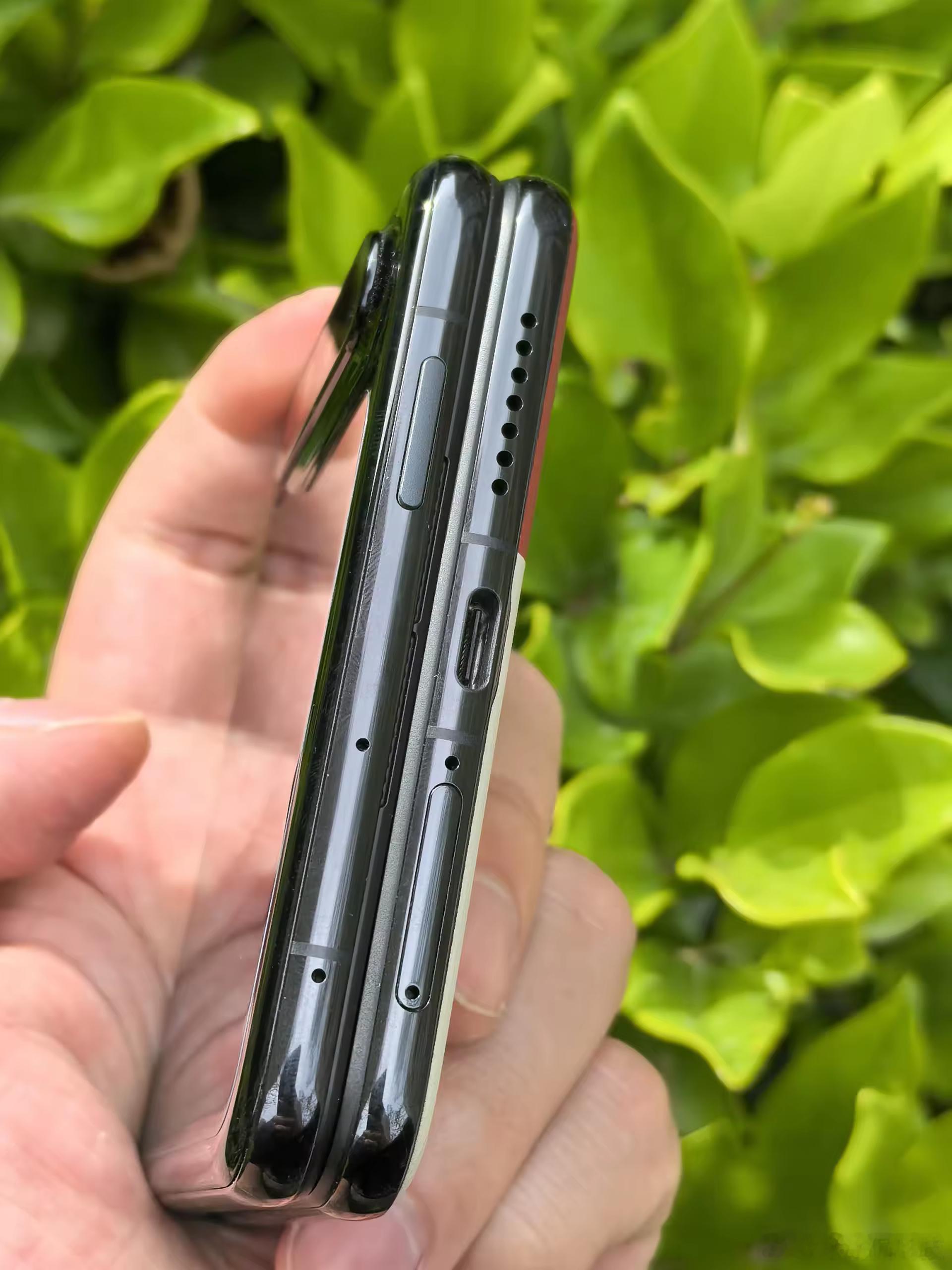 手机差异化竞争到现在，出现Pura X这种手机是必然的，但也要说，华为愿意出也是