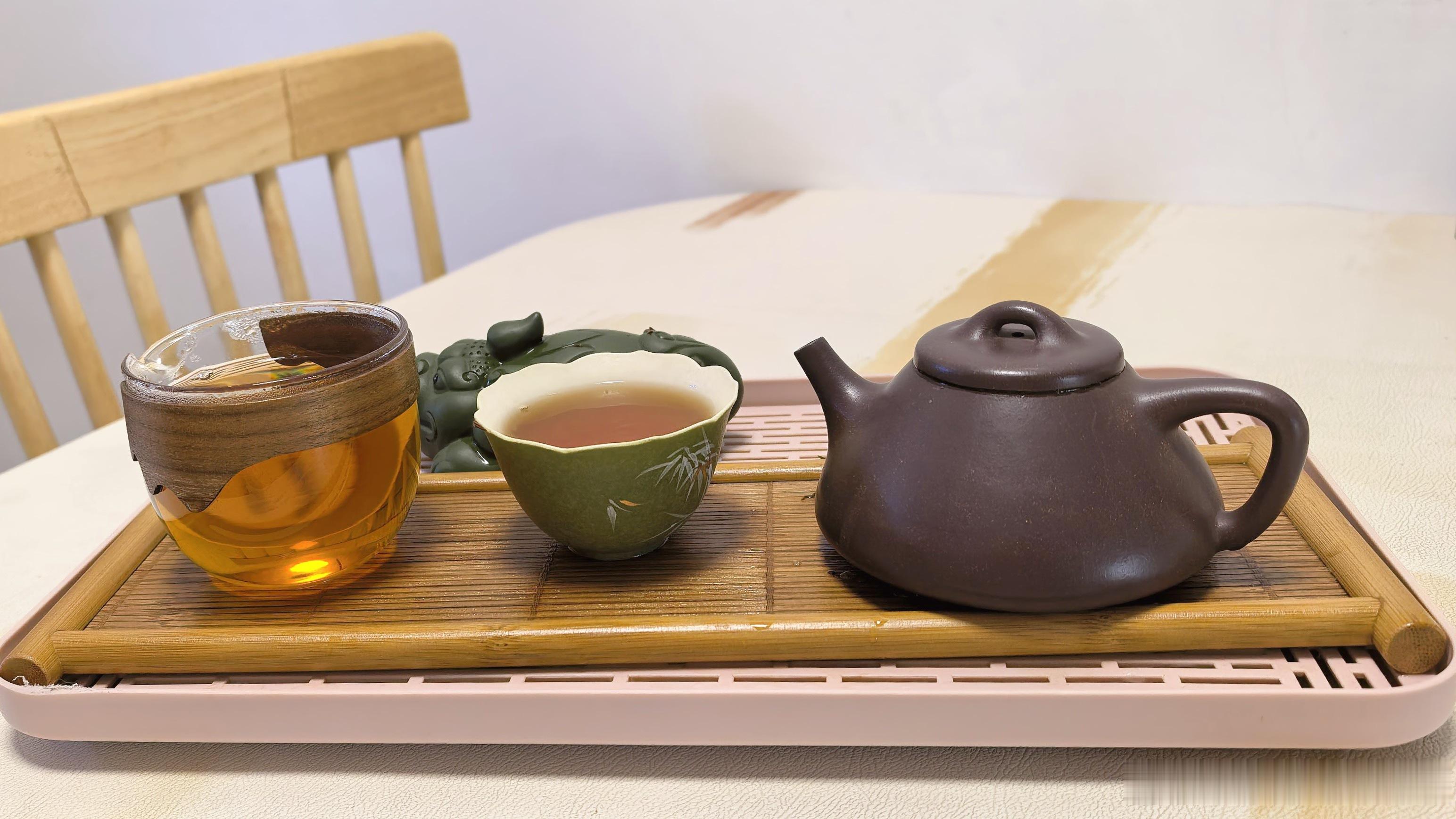 衡衡在沙发上睡着了💤我自己泡壶茶喝喝 🍵 