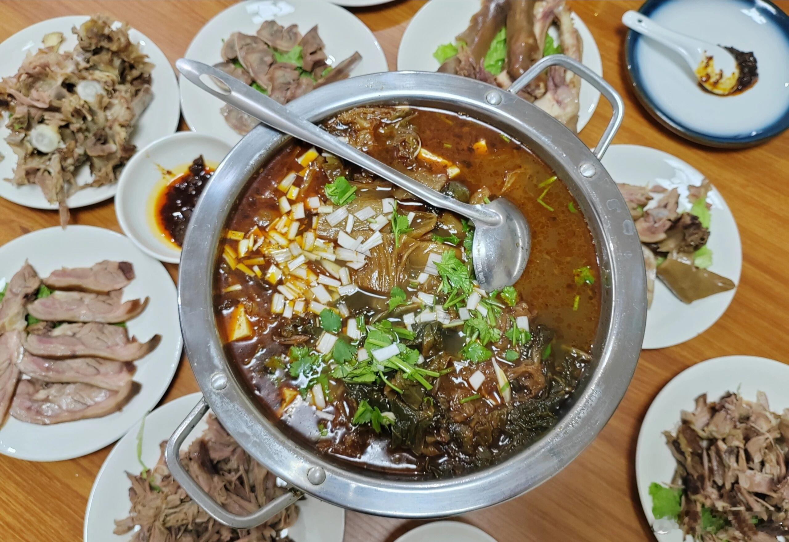 社区卫生服务中心短信提醒多吃狗肉狗肉为温补佳品，性味咸酸温，归脾、胃、肾经。功善