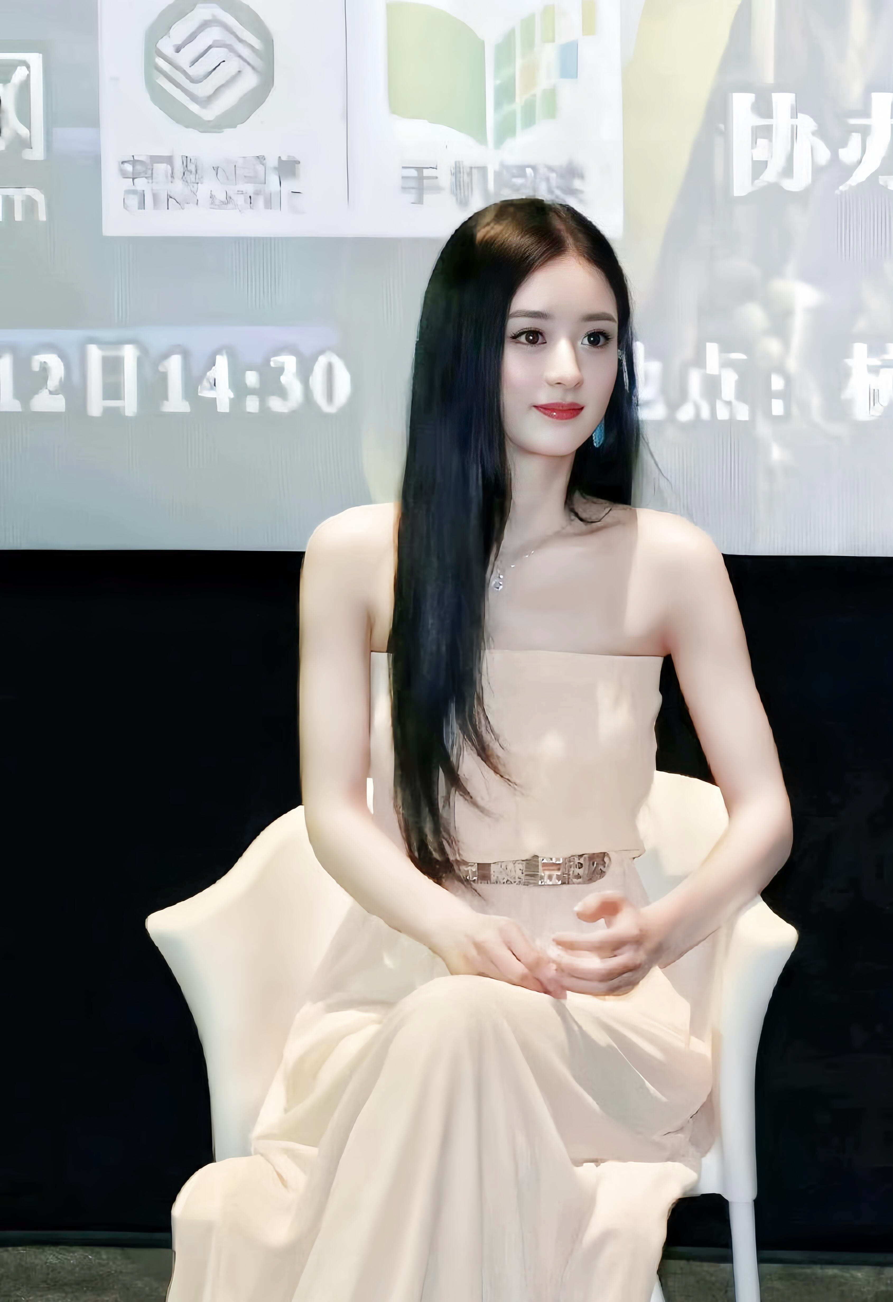 85花90花95花早期颜值85: 赵丽颖     可爱清冷90: 迪丽热巴 浓颜