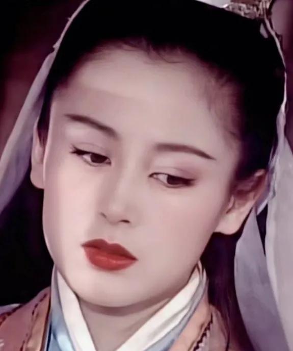 最美李莫愁！大家知道这是哪一版《神雕侠侣》电视剧吗？

#秋日生活打卡季#