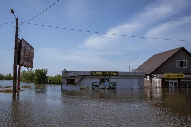 乌克兰大坝被俄军导弹炸断 泽连斯基向美欧求助：12月7日俄军导弹击中哈尔科夫大坝