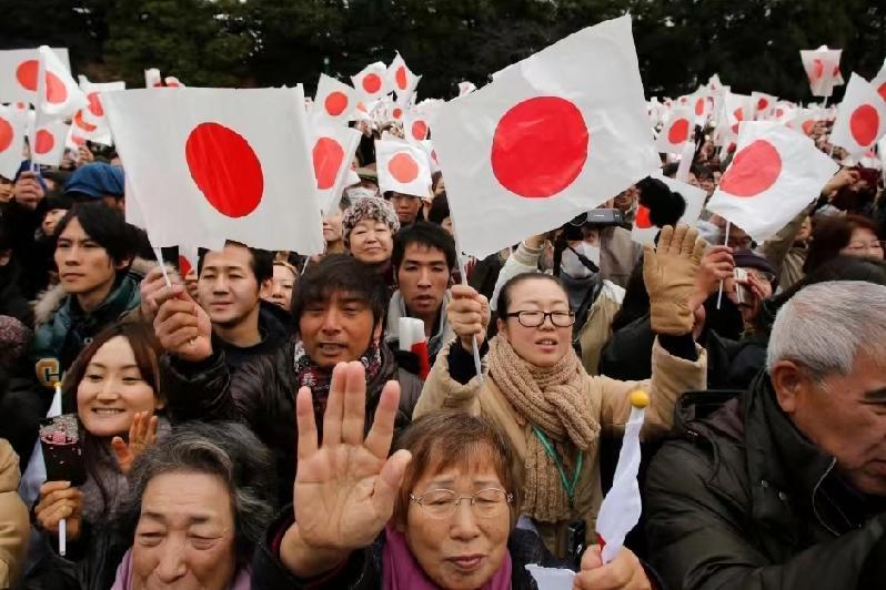 内外交困之下，高市支持率不降反升，暴露日本社会整体右倾化
 
12月16日路透社