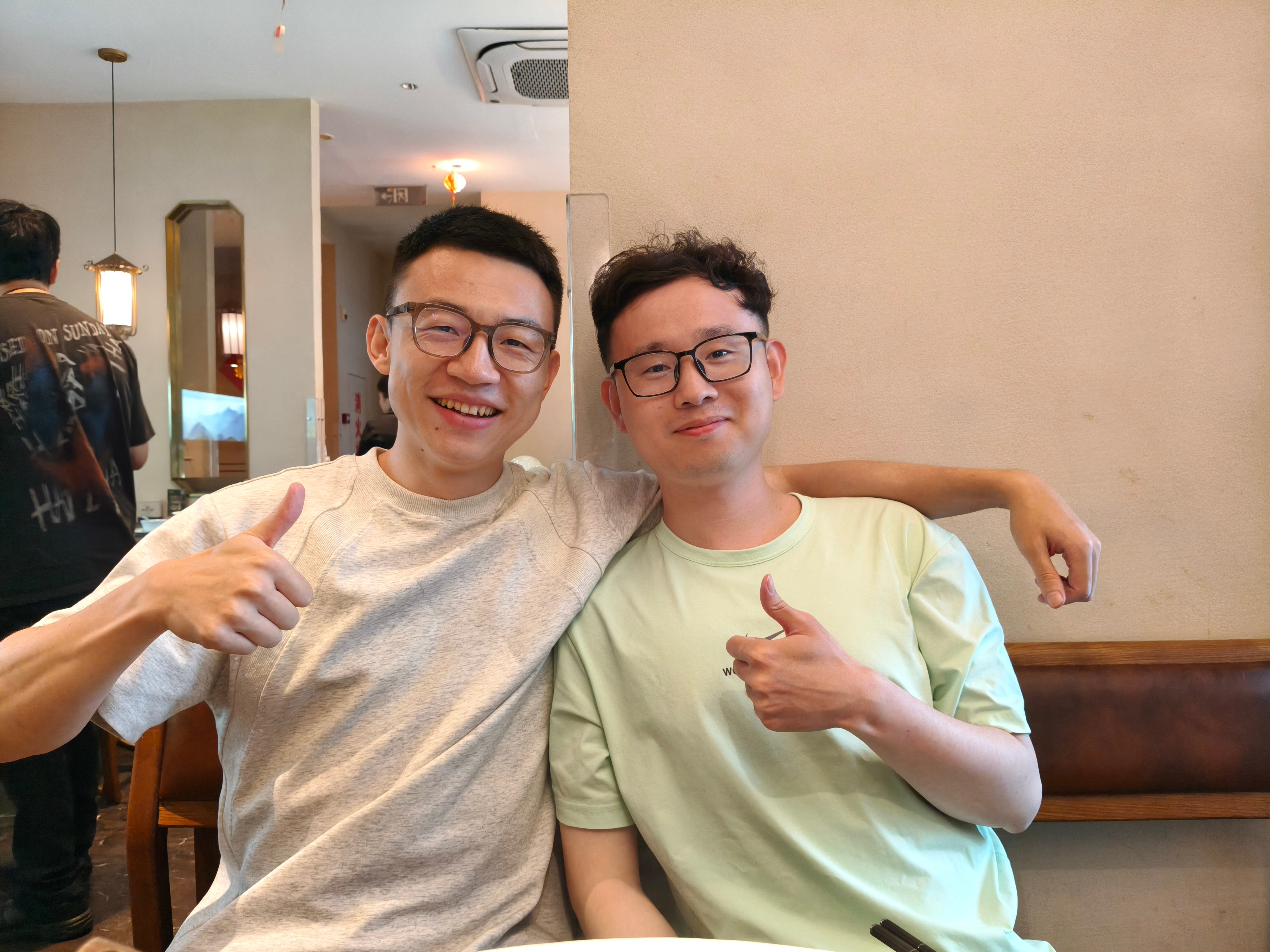 英超再赢热刺庆功宴！无论排名第几  都要赢球宇块大家庆功宴吃的啥？带上话题标签一