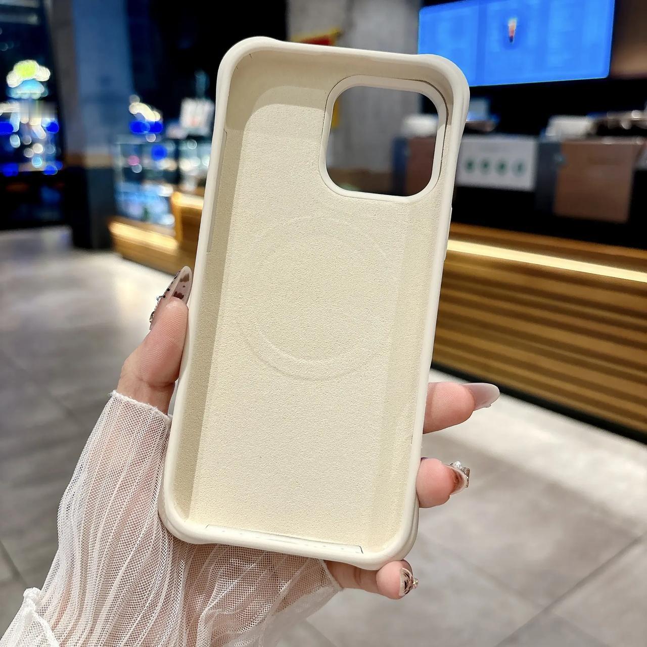 我终于找到适合iPhone的防摔磁吸手机壳了 我平时用手机比较费，经常不小心就把