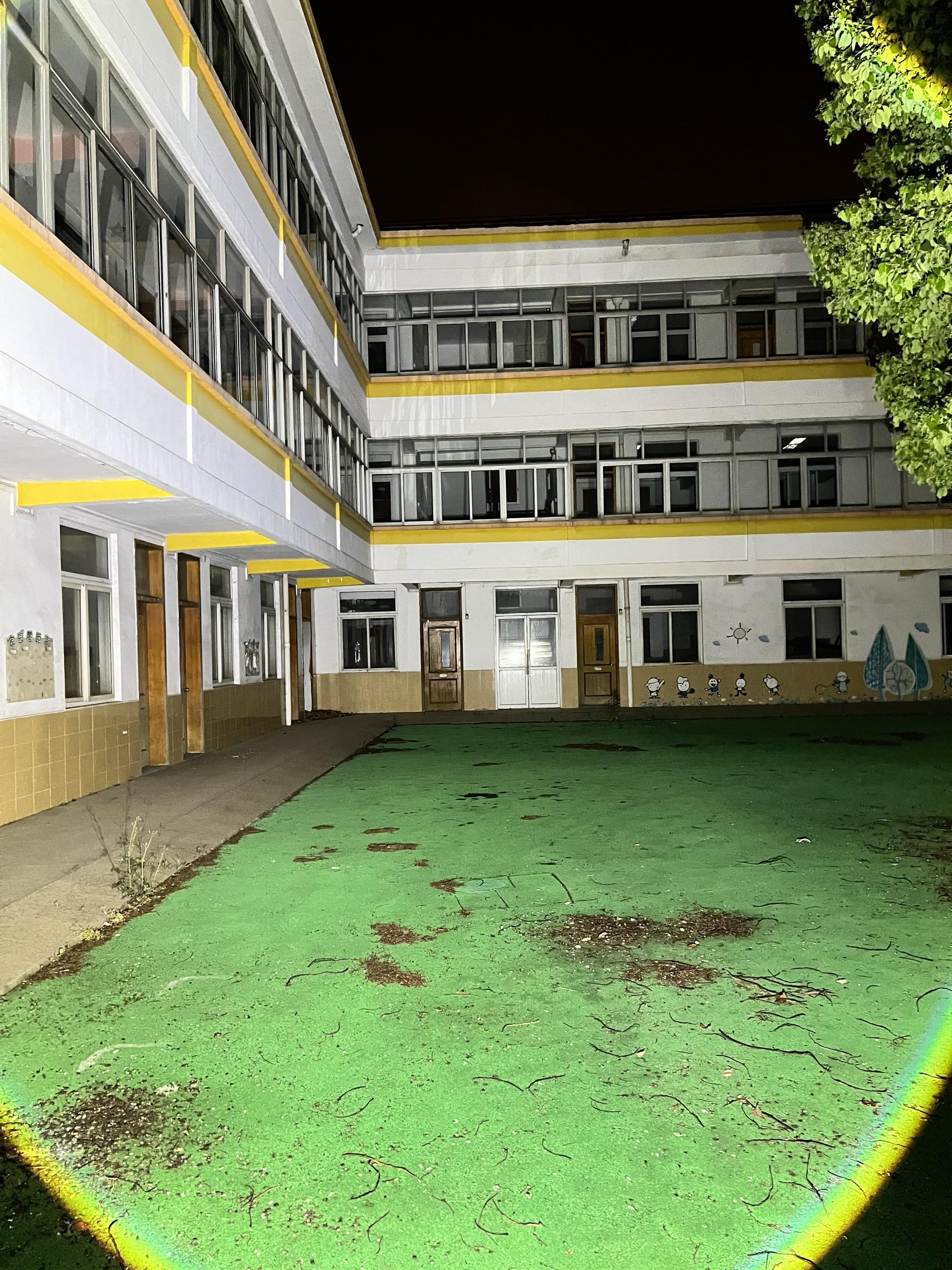 反正没流量，也不修图了。