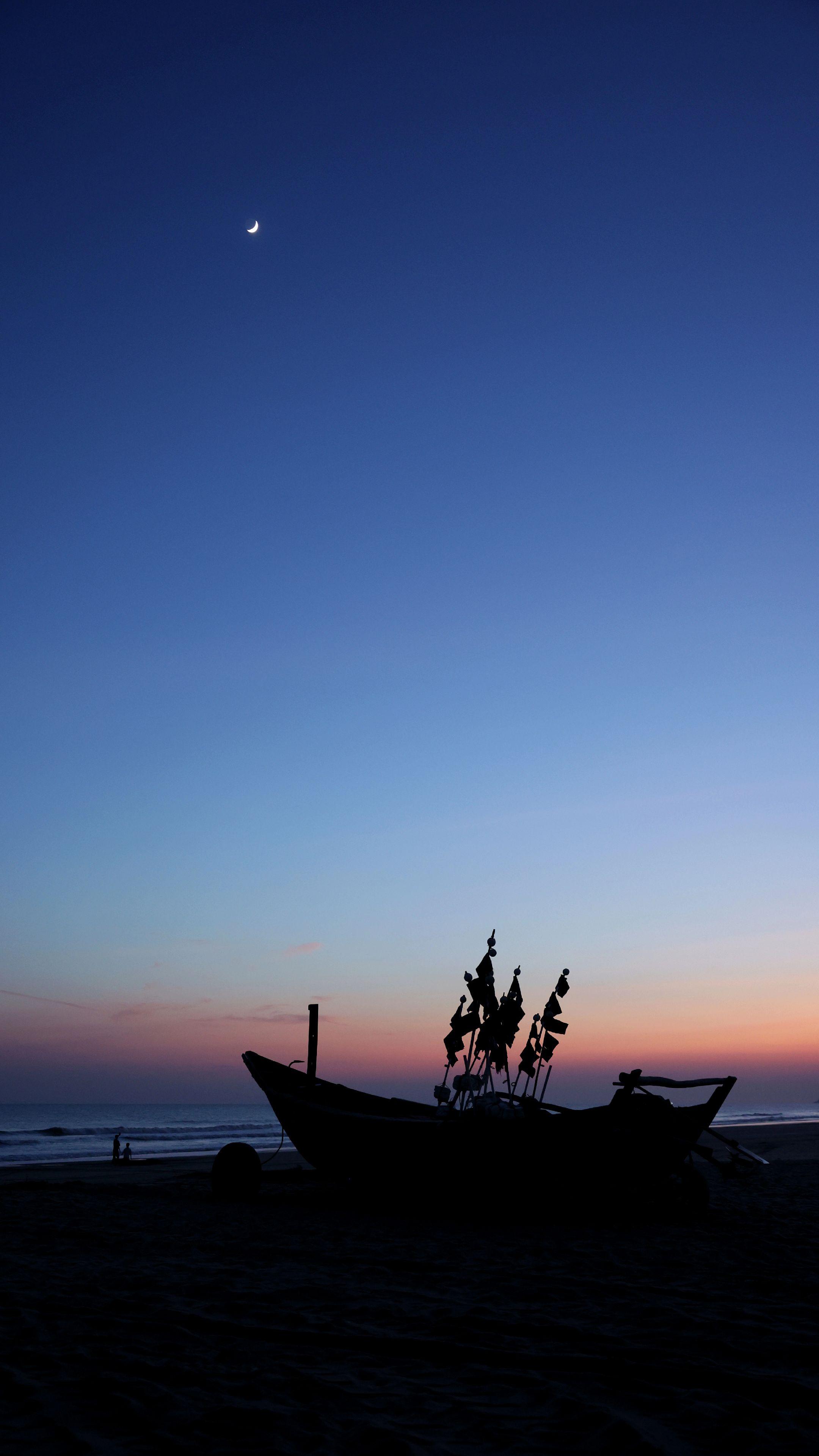 傍晚的天空 蓝调时刻 海风轻轻吹