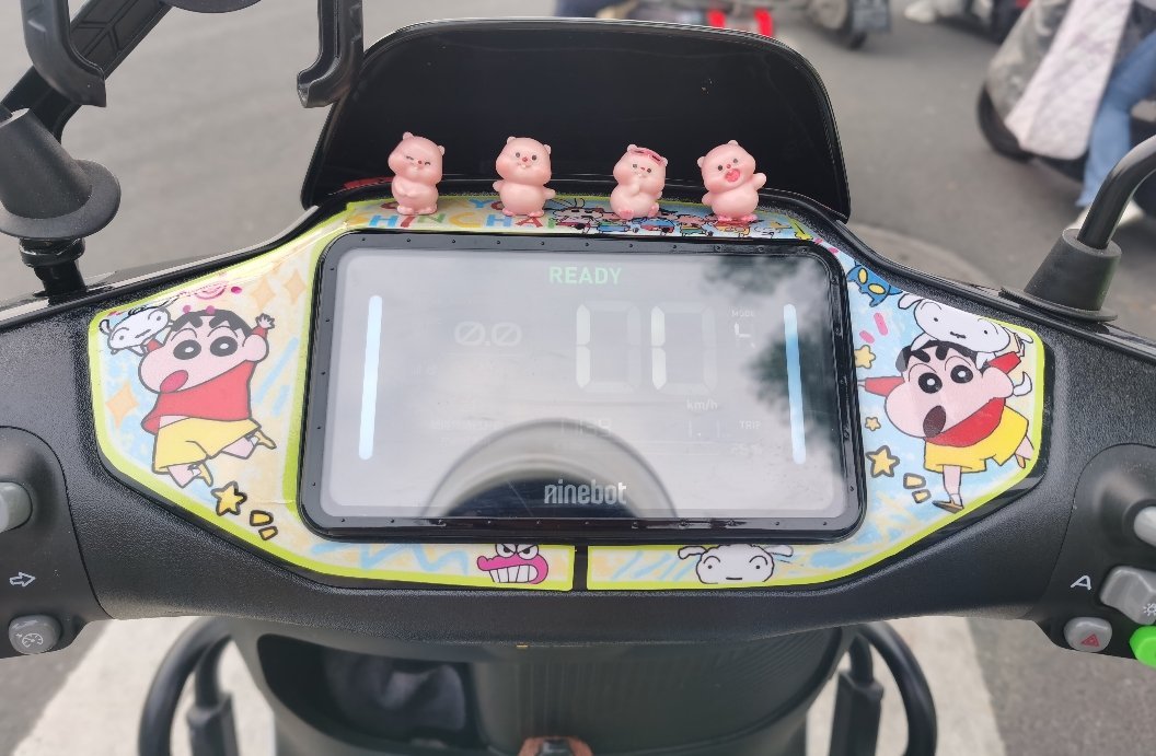 带着我的小🐷下班啦。。这个月太忙啦。。下个月请善待我。。 