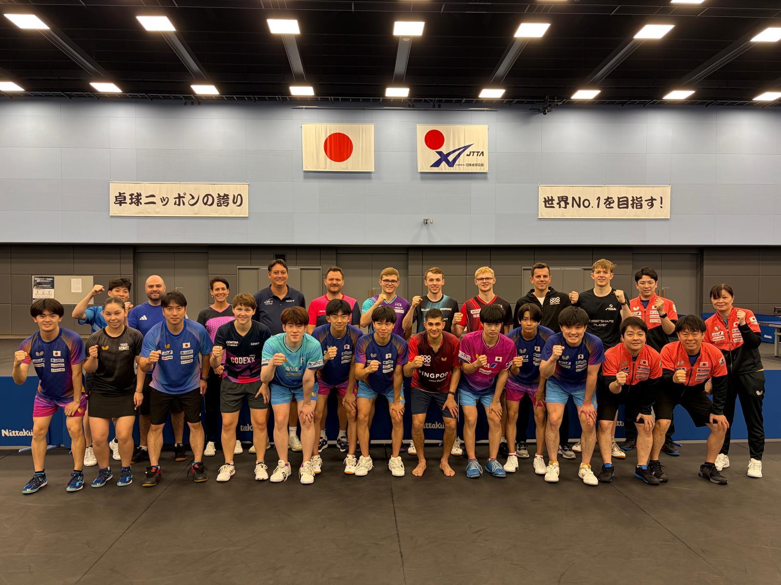 张本智和张本智和wtt横滨冠军赛2026 横滨冠军赛赛前训练合照cr. feli