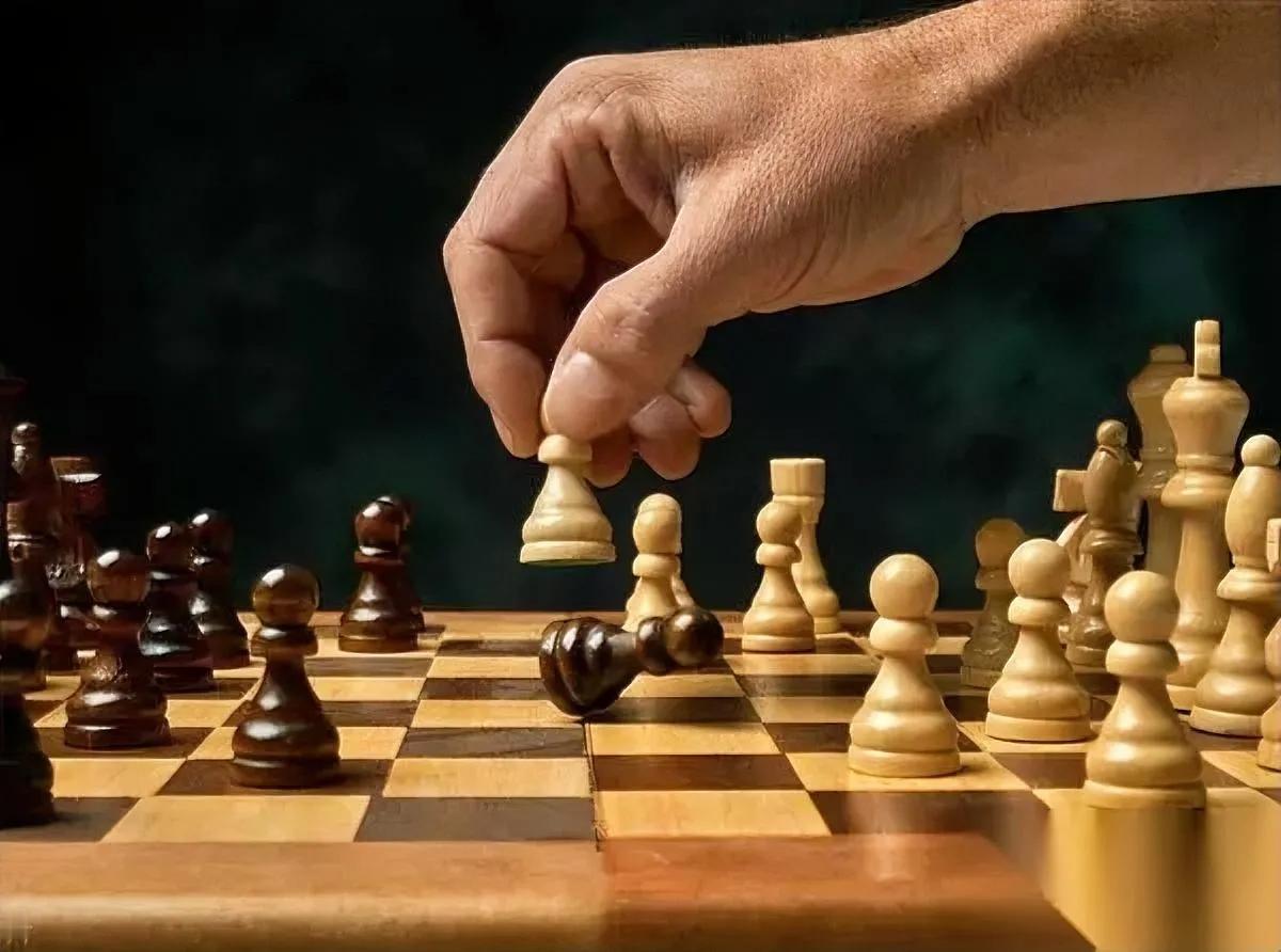 你穷，真不是因为懒。

阳和平的话，扎心了——

他把“努力就能逆袭”的遮羞布，