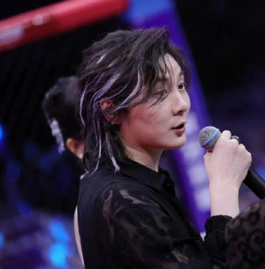 张大仙今晚直播，仙友们都在看了吗？我说张大仙这大波浪我在哪里看过，这不就是李白动