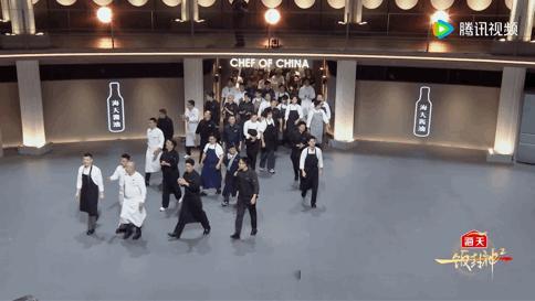 一饭封神2定档 谁还没收到消息！厨综白月光一饭封神2定档官宣，概念海报震撼十足，