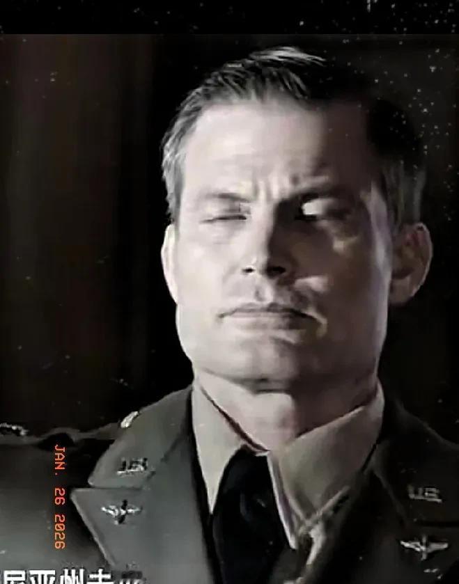 张鲁一的新剧《长河落日》我连刷几集，气得心梗！
女主叶碧莹（张钧甯 饰）好不容易