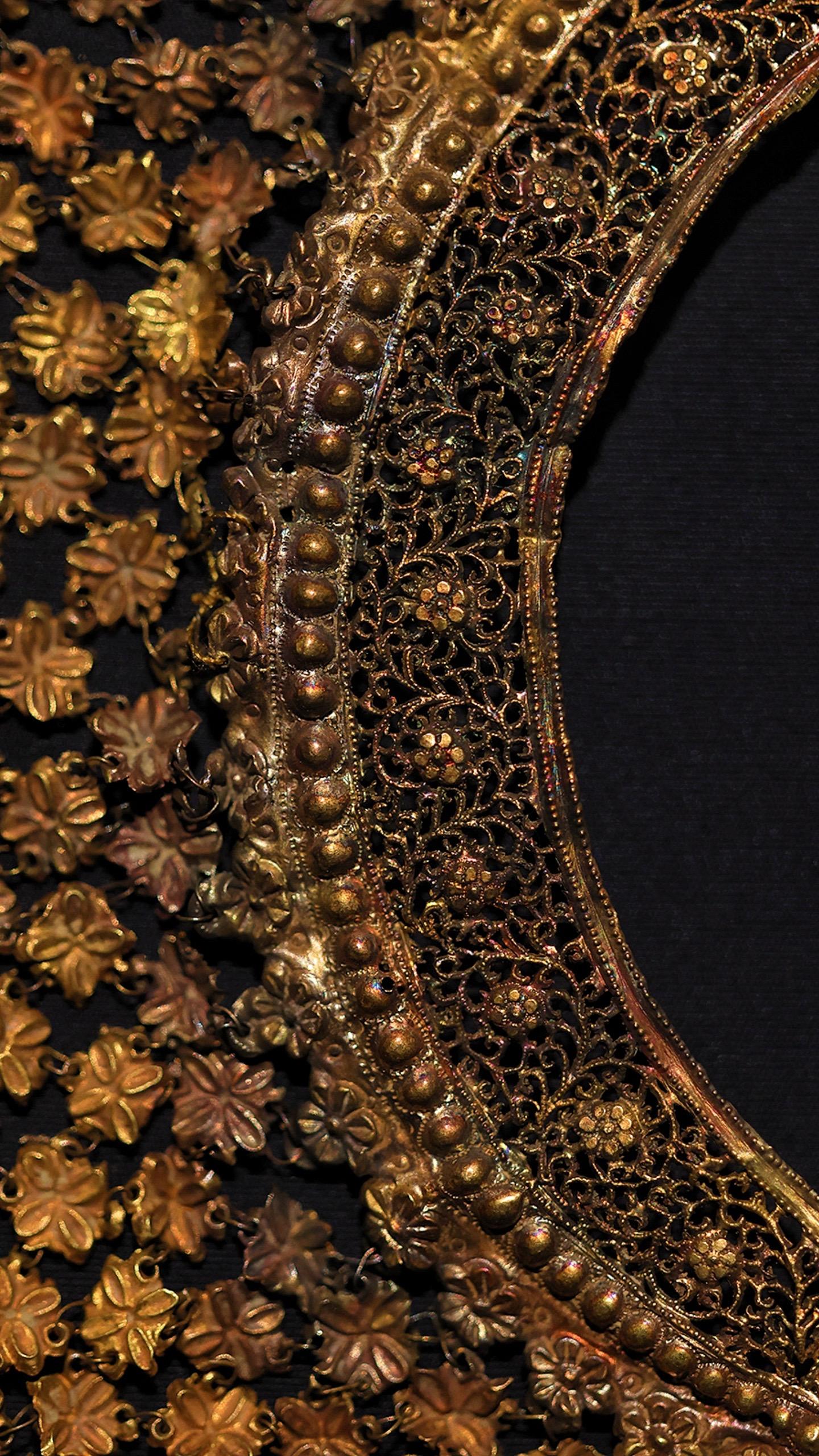 宋代· 金帘梳。垒金梳子双双刷，铺翠花儿袅袅垂——宋·吕胜己《鹧鸪天·...