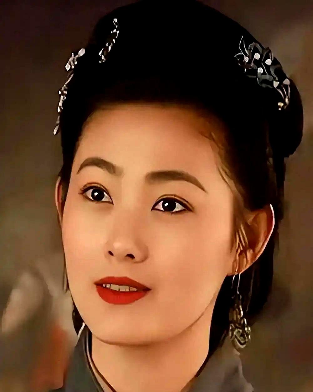 你们敢信吗？
98版《水浒传》里武松杀嫂祭兄那场戏，供桌上那两颗血淋淋的人头，居