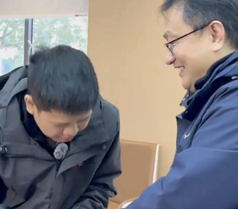 都是姓张的，区别确实很大。
张老六的成功秘诀在于，只要有公开露脸的机会，就表示感