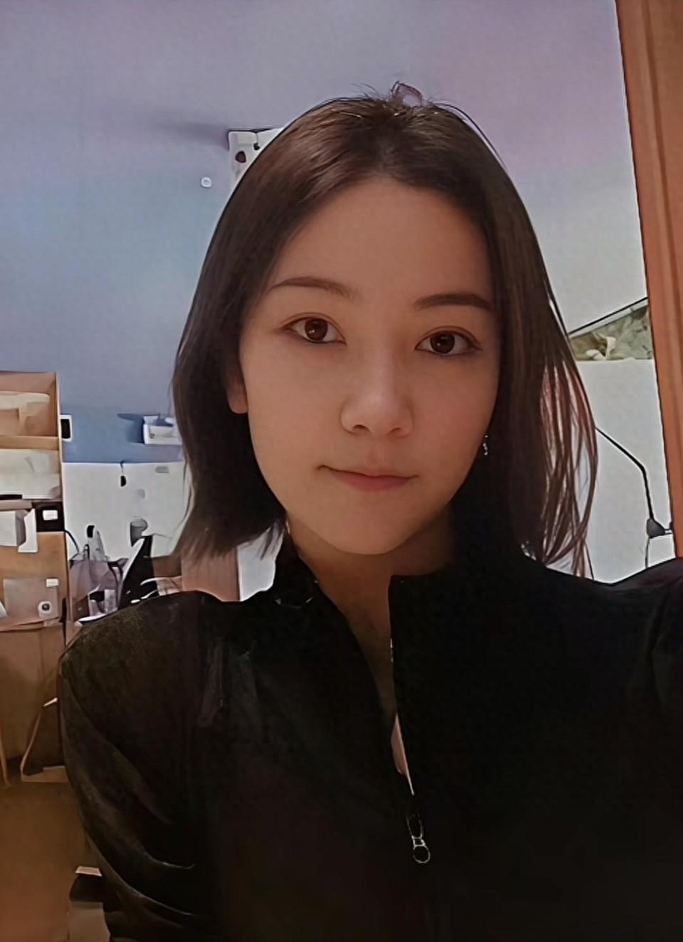 河南郑州，26 岁的夜班护士李文丽失联已经6天了，哥哥李先生在她的枕头底下找到一