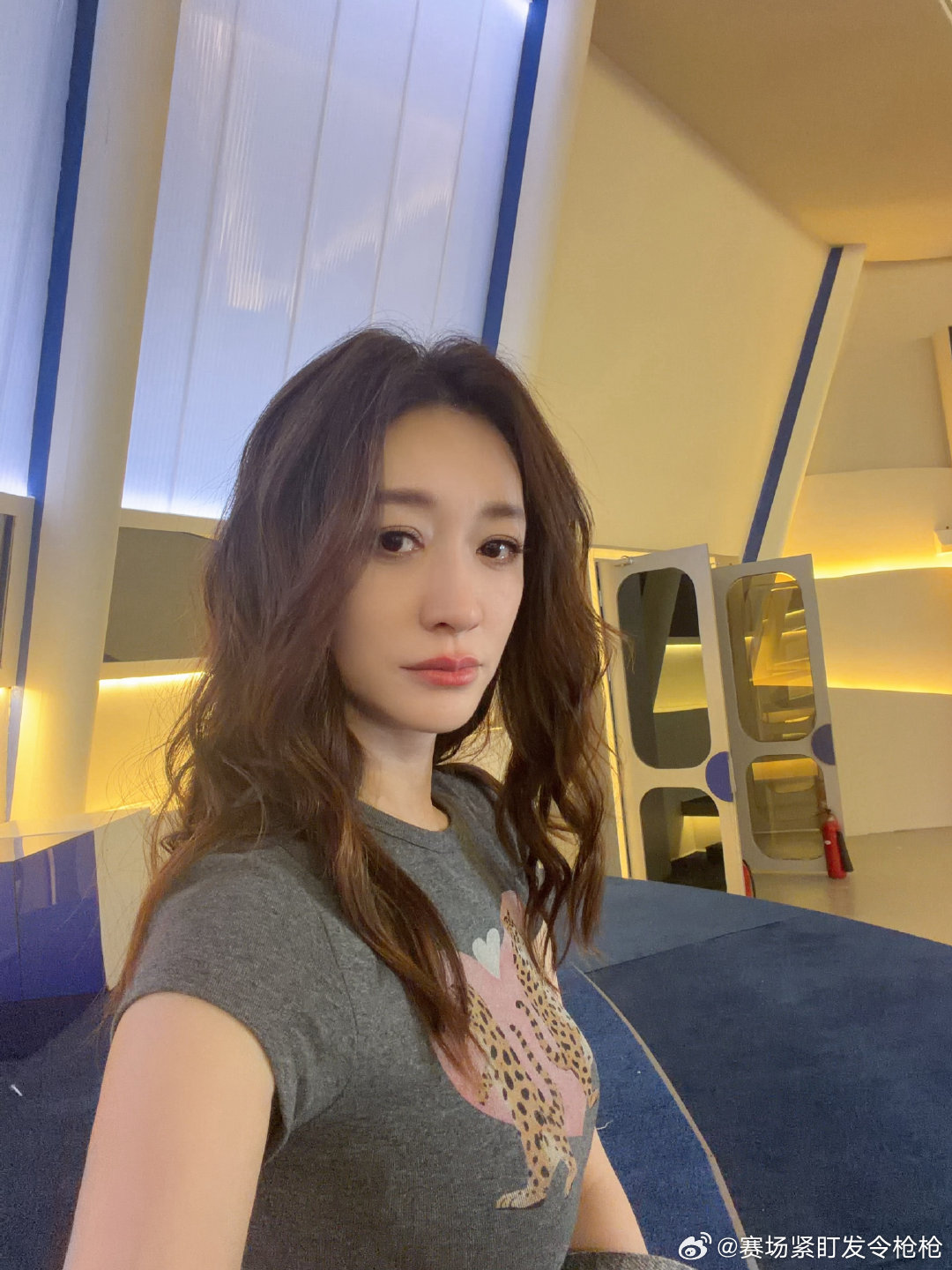 刚刚经过小考教室 发现已经在拆除中了… 坐在我第一次进来的地方 就是那里 我和无