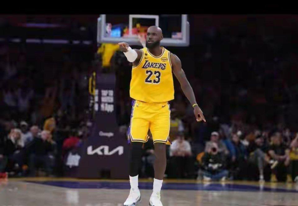 詹姆斯空砍27+4+6 切特24+12亚历山大18分 雷霆胜湖人总比分1-0霍姆
