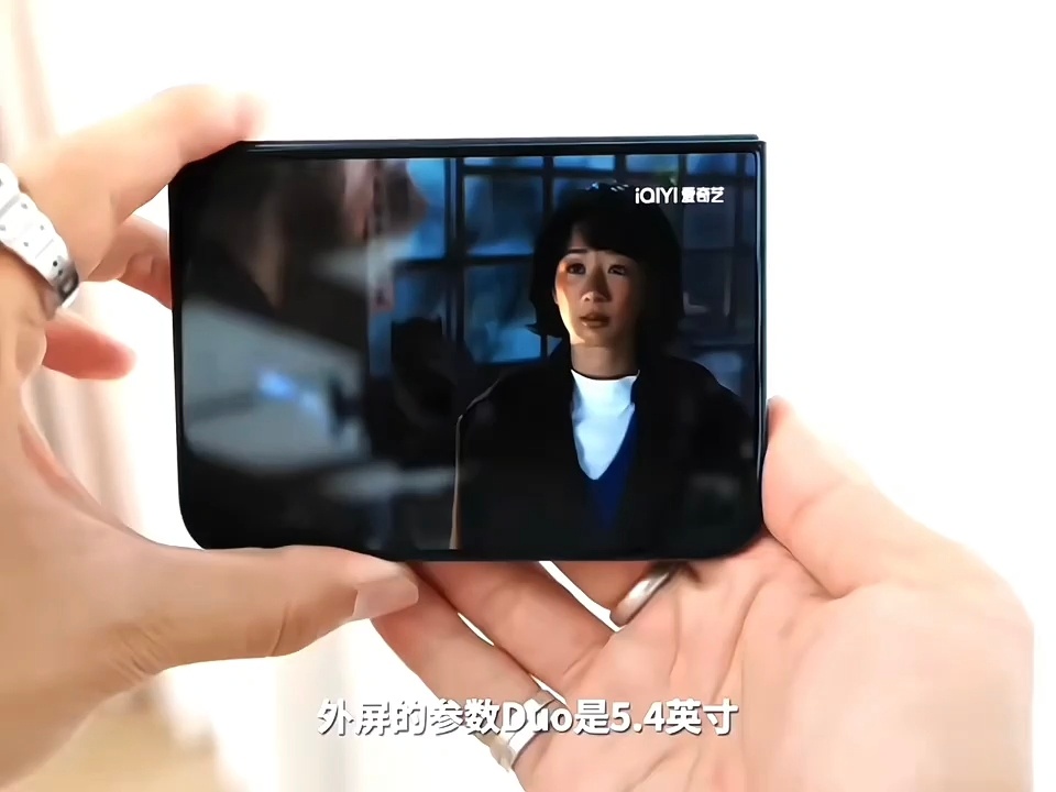 生命树的权威[点赞] 影视飓风讲解iPhone Duo的内外屏播放的还是生命树 