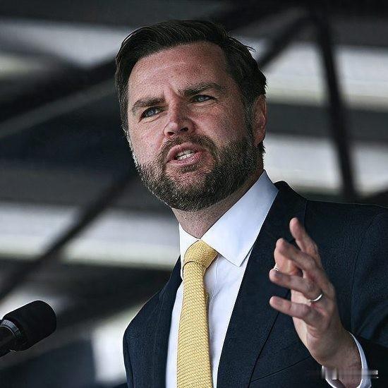 美国副总统万斯的这句话点醒了所有美国人！

他曾公开坦言：“美国一贯的外交政策是